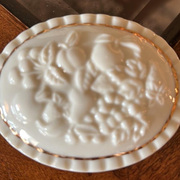 𝅺LENOX porcelain oval trinket box - Picture 5 of 7